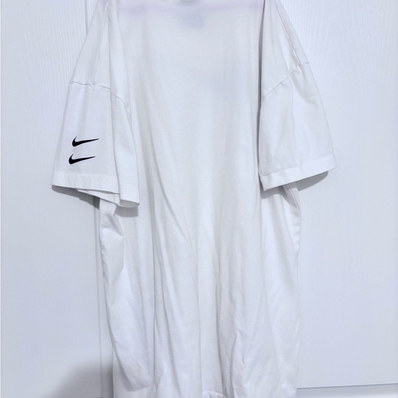 Nike White long Tee with Black Logos - Picture 2 of 3